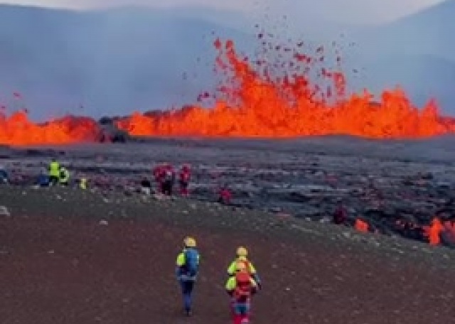 أيسلندا 🇮🇸 | الانفجار المذهل لبركان Meradalir في عام 2022